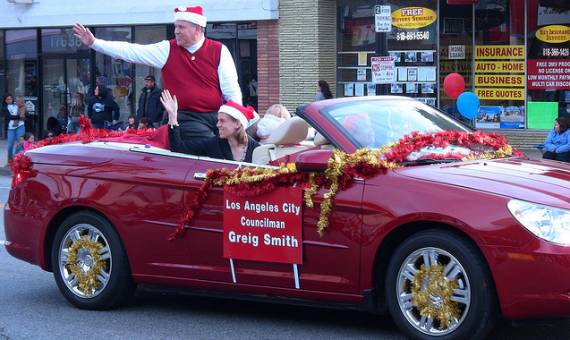 Smith's early Holiday Present to cyclists: won't stand in the way of legal code changes.  Photo:##http://www.flickr.com/photos/headingtonmedia/4208489854/##Huntington Media Group##