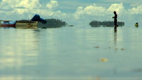 This man ponders his fate as he looks out to Huene, an island in the Carteret bisected by the sea 20 years ago.  Photo: MyEcoProject.org
