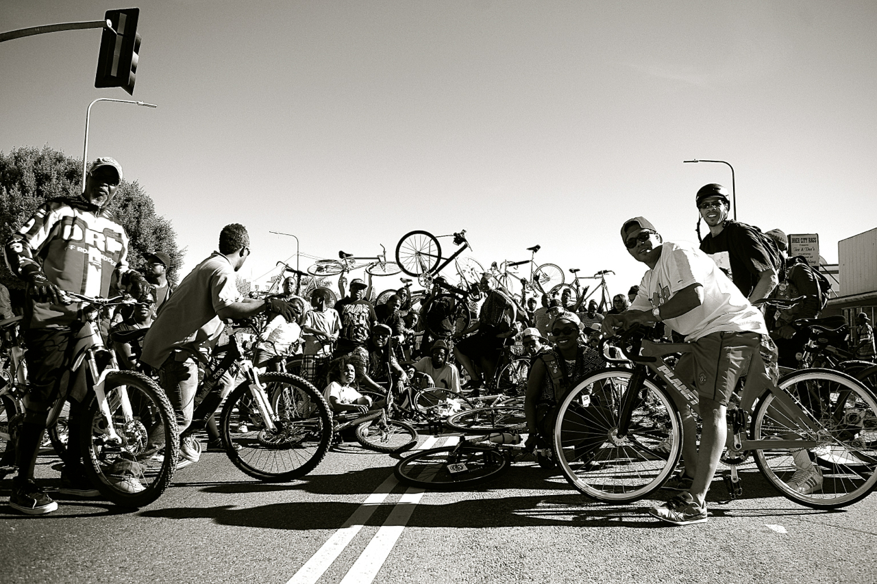 Members of the Black Kids on Bikes and everyone that joined in along the route of the King Day parade gather for a photo on Crenshaw Bl. Sahra Sulaiman/Streetsblog L.A.