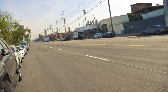 Much of Olympic is populated with windowless industrial spaces and unkempt sidewalks. Sahra Sulaiman/LA Streetsblog