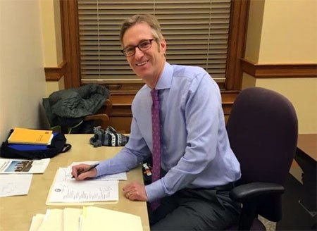 Despite Cold, Portland’s New Mayor Biked to Work on First Day