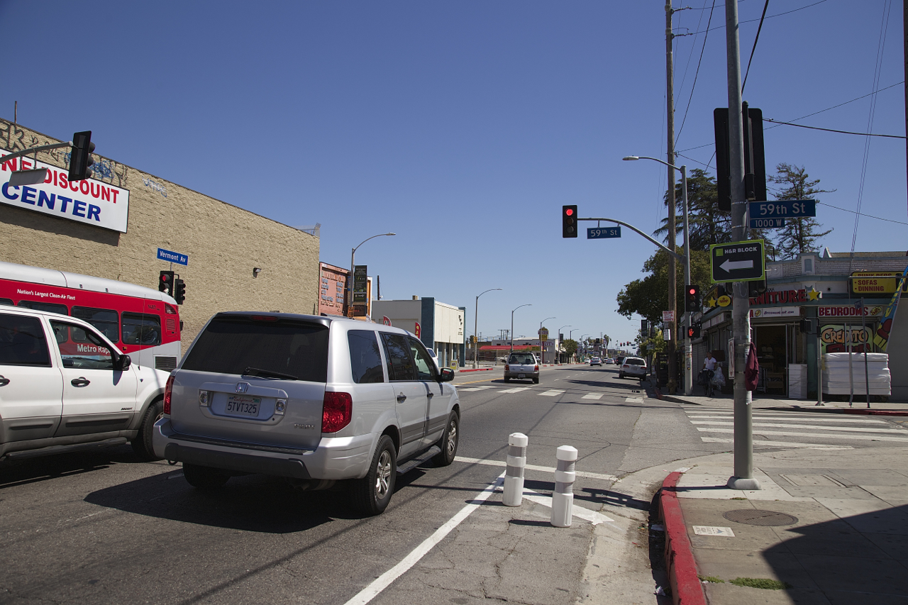 The narrow placement of bollards complicates things for a cyclist. Sahra Sulaiman/Streetsblog L.A.