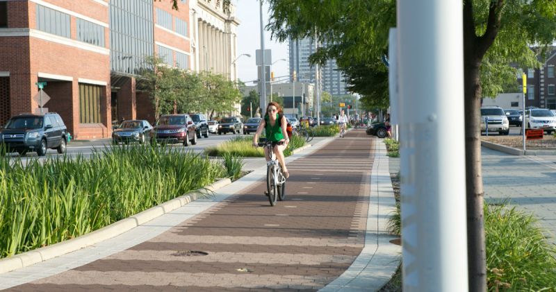 Grassy Storm Drainage Can Be a Transportation Twofer, New Guide Shows