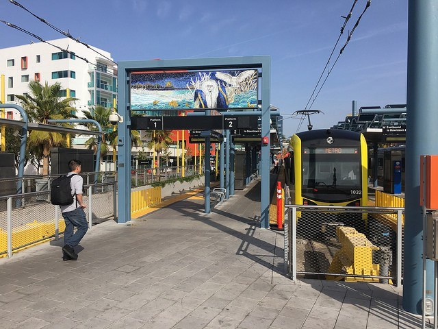 SB Chicago: It’s Cheap and Easy to Get Around Los Angeles by Transit