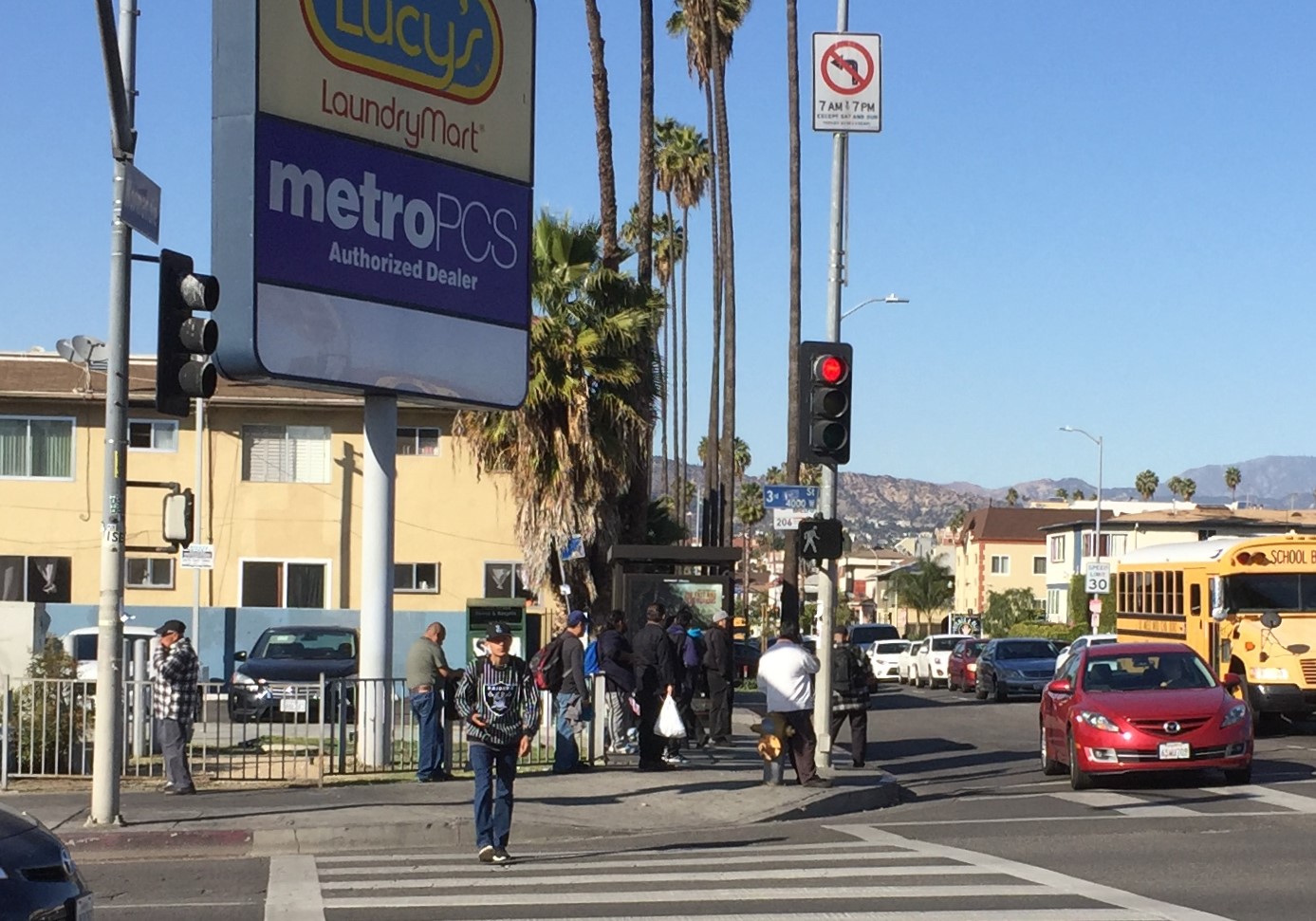 Leading Pedestrian Interval (LPI) at 3rd Street and Normandie Avenue in Los Angeles' Koreatown. Photo by Joe Linton/Streetsblog L.A.