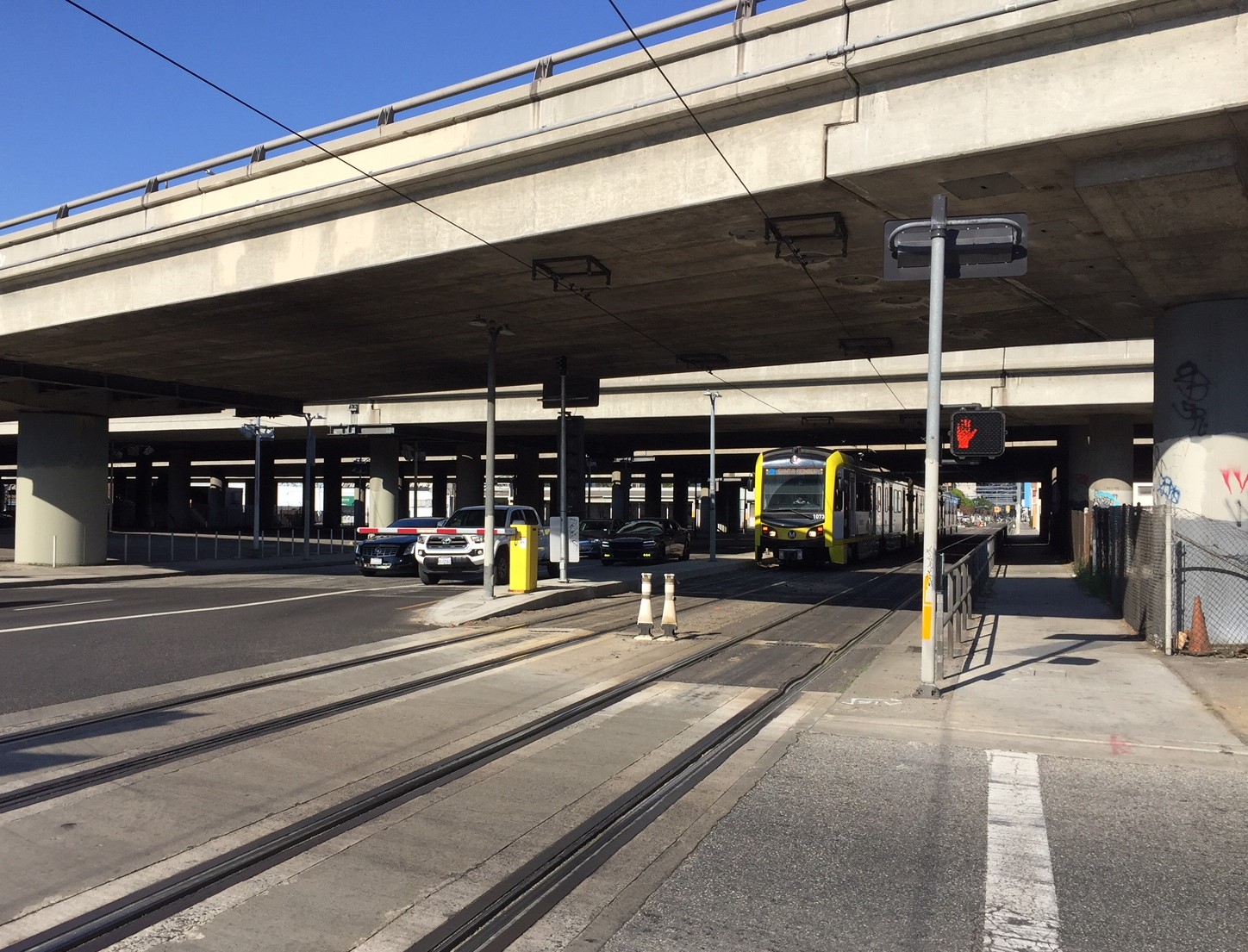 Another photo of the new Blue/Expo Line gate in action. Photo by Joe Linton/Streetsblog L.A.
