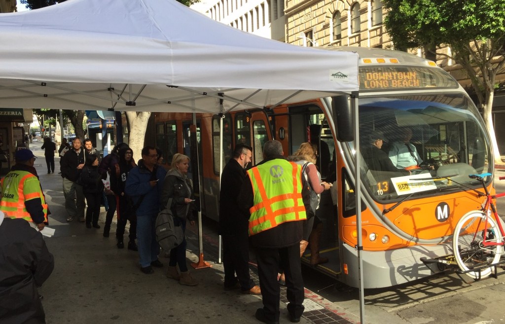 Eyes on the Street: Riders Line Up for ‘New Blue’ Express Shuttle Bus