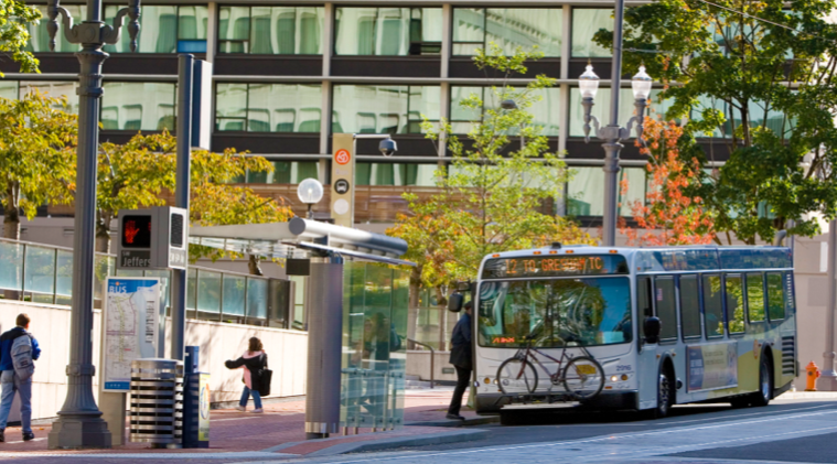 The Green New Deal Must Prioritize Transit, Group Says