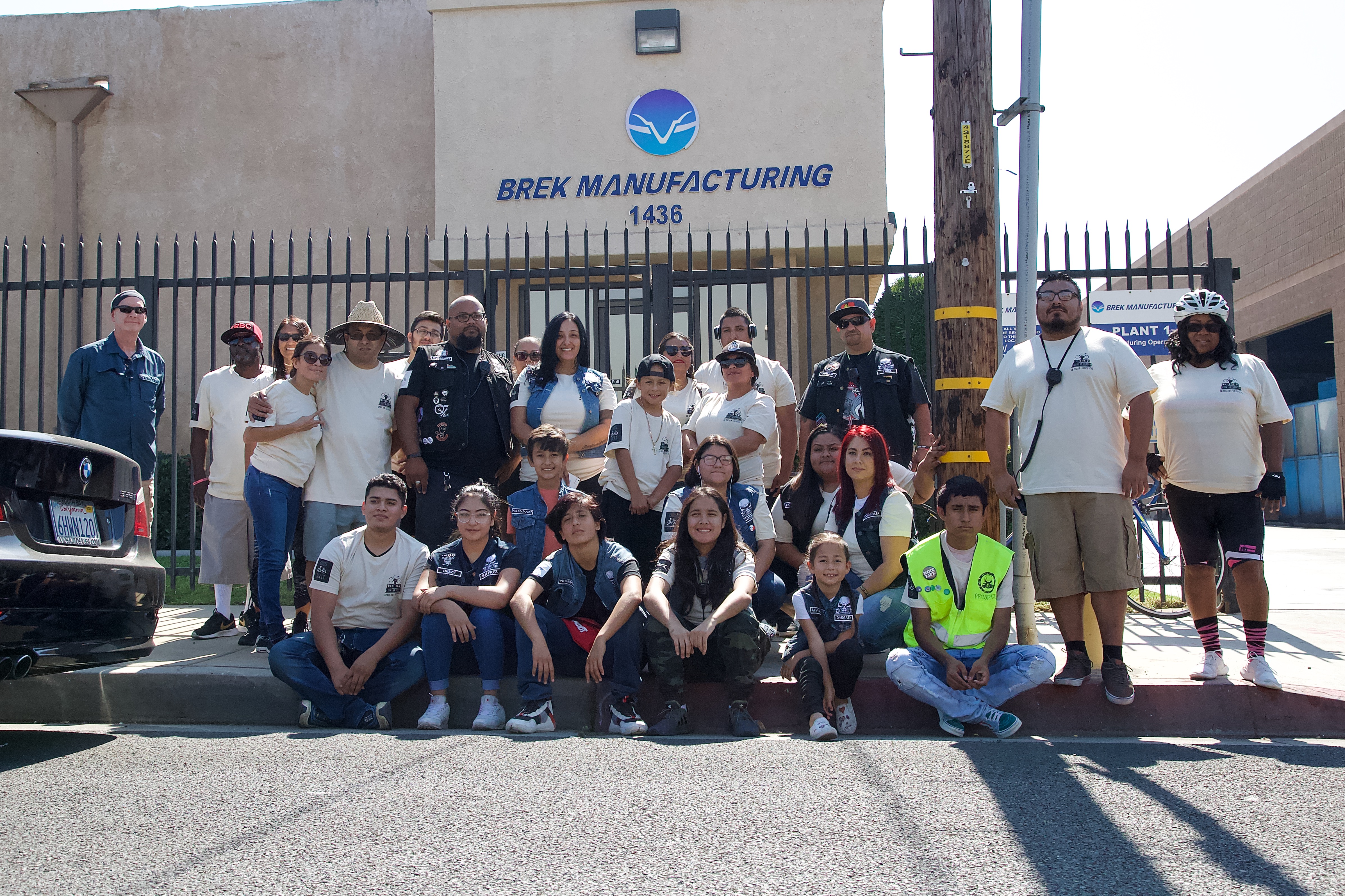 Members and supporters of Los Ryderz and the East Side Riders Bike Clubs make a pit stop in front of Torres' workplace - the destination he never reached that fateful morning. Sahra Sulaiman/Streetsblog L.A.