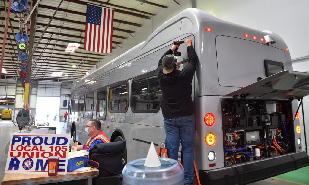Metro Continues to Delay Timelines for Bus Electrification Pilots