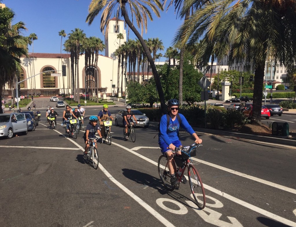 Solidarity Ride Draws Attention to Metro Bike Share Union Push