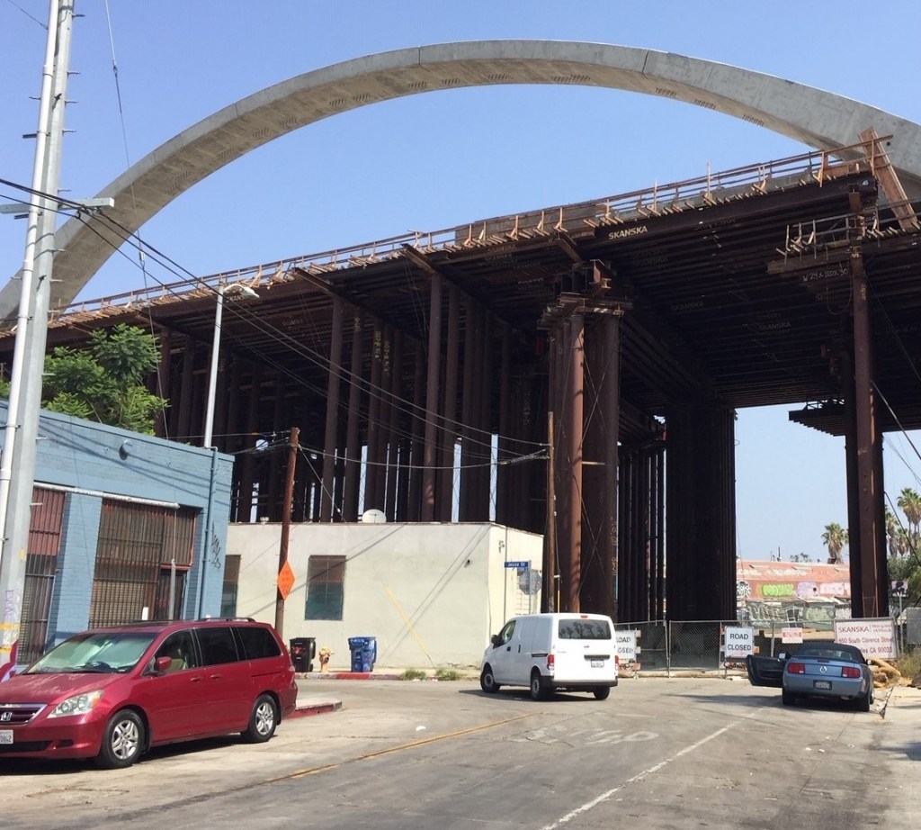 Eyes on the Street: Frames Removed from 6th Street Bridge Arches