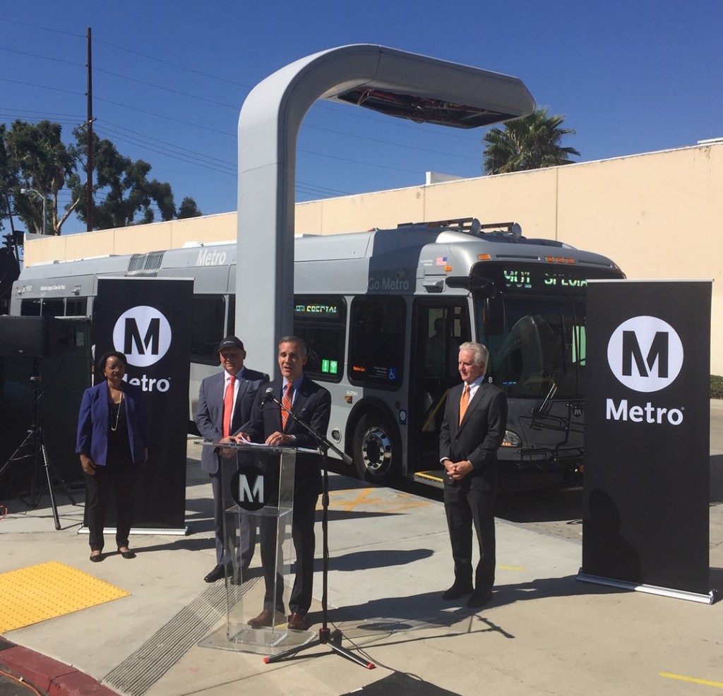 Metro Celebrates G Line Conversion to All Electric Buses