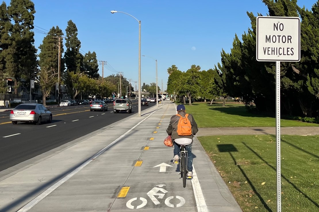 Between xxx and xxxx the bikeway runs on a wide sidewalk