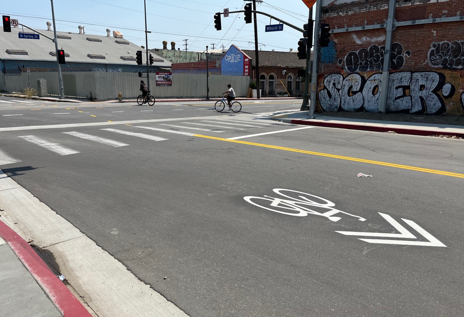 One-way sharrow on Wilhardt Street