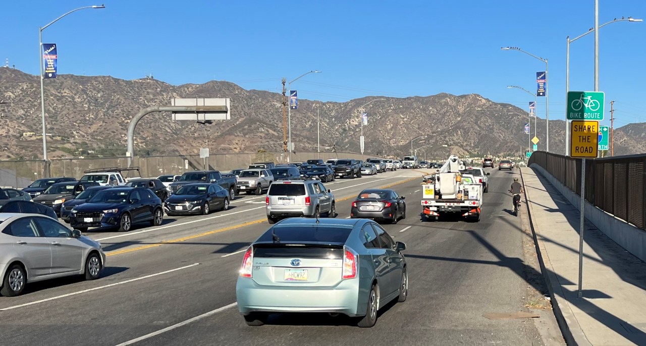 There are no bike lanes on the western half of the Burbank Boulevard Bridge. That part of the bridge belongs to the city of Burbank.