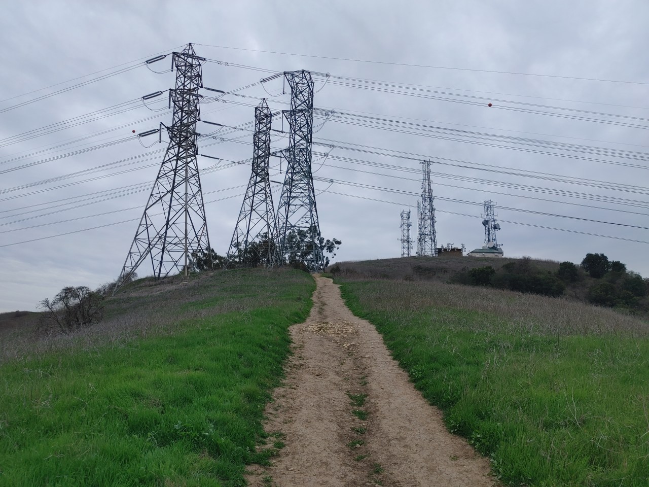 Approaching the Schabarum Trail Peak and KSSE radio tower from below. Credit: Chris Greenspon/SBLA