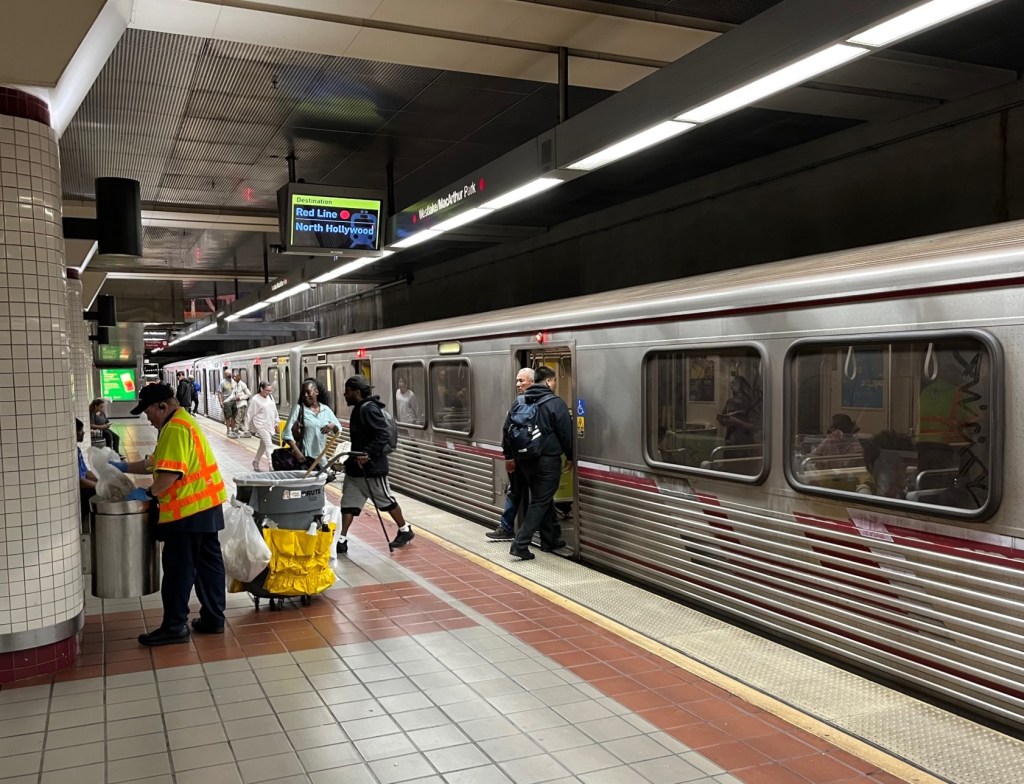 Metro Increasing Service on Subway B and D Lines this Weekend