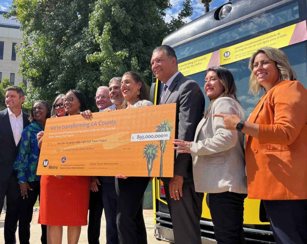 Metro Van Nuys Light Rail Line Receives $893 Million in Federal Full Funding Grant Agreement
