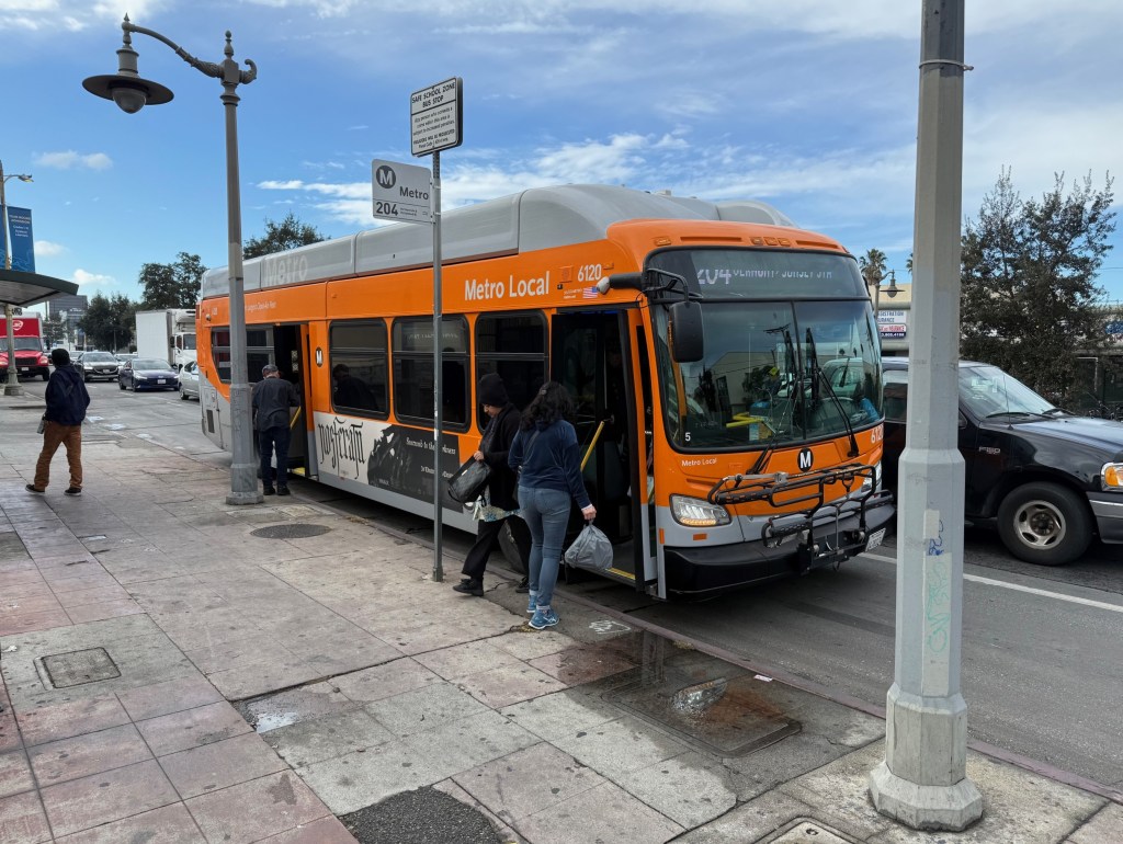 Metro Approves Vermont Avenue Bus Project, Favoring Parking Over Bikeway Plan