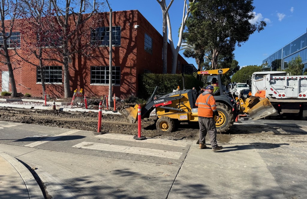 Eyes on the Street: Santa Monica Bergamot Station Bike/Walk Project Construction