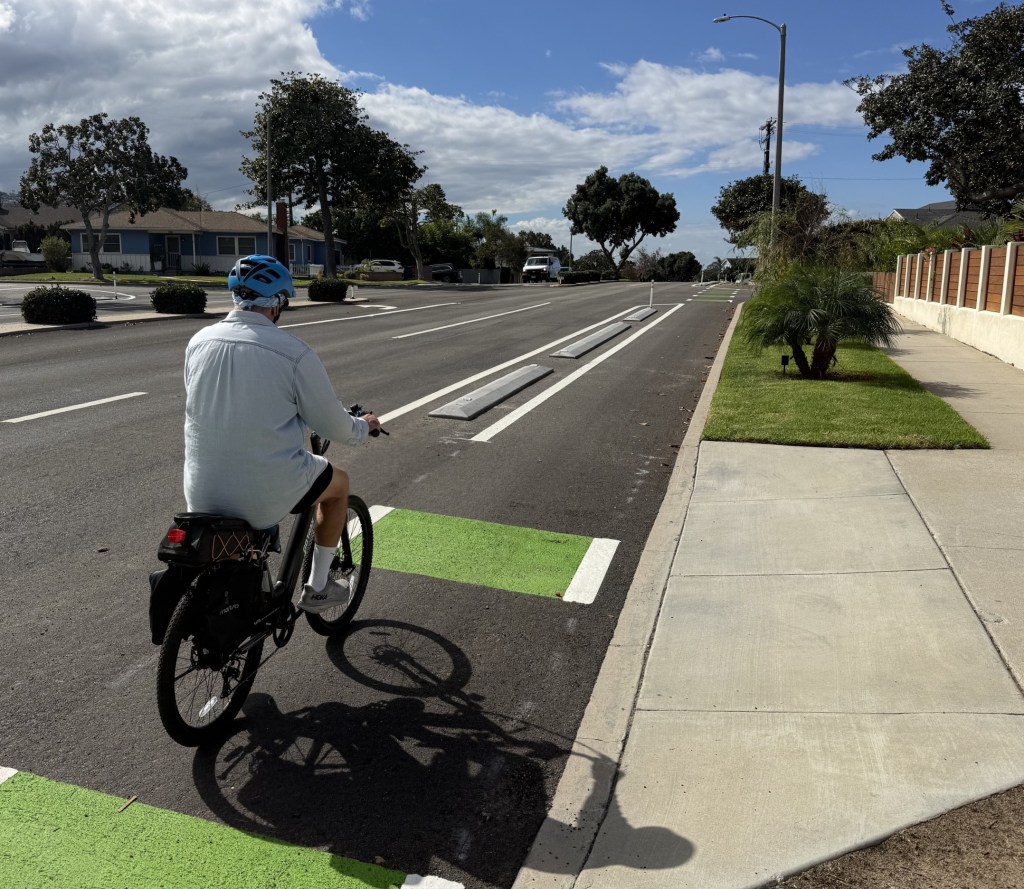 Redondo Beach Installs Curb-Protected Bike Lanes on Palos Verdes Blvd.